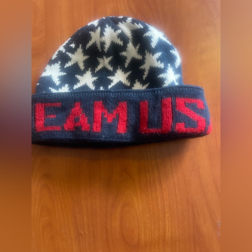 Team USA Apparel Star Beanie - Black and Red